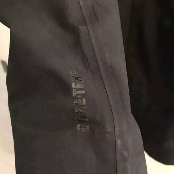 Arcteryx Gore Tex Codetta Coat M - Picture 8 of 10